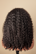 Perruque Deep Curly - Dos - Fond Beige
